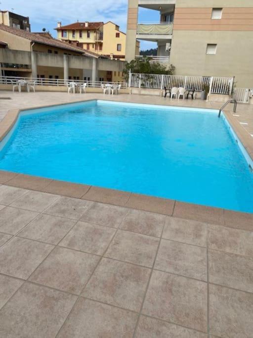 F2 Climatise A Golfe -Juan En Front De Mer Et Piscine Vallauris Kültér fotó